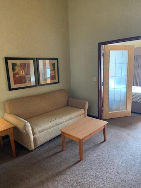 Clarion Pointe Hotel Rimbey Kültér fotó