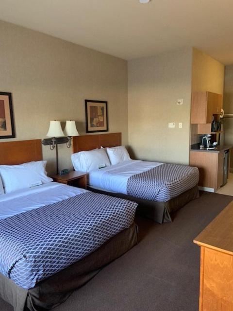 Clarion Pointe Hotel Rimbey Kültér fotó