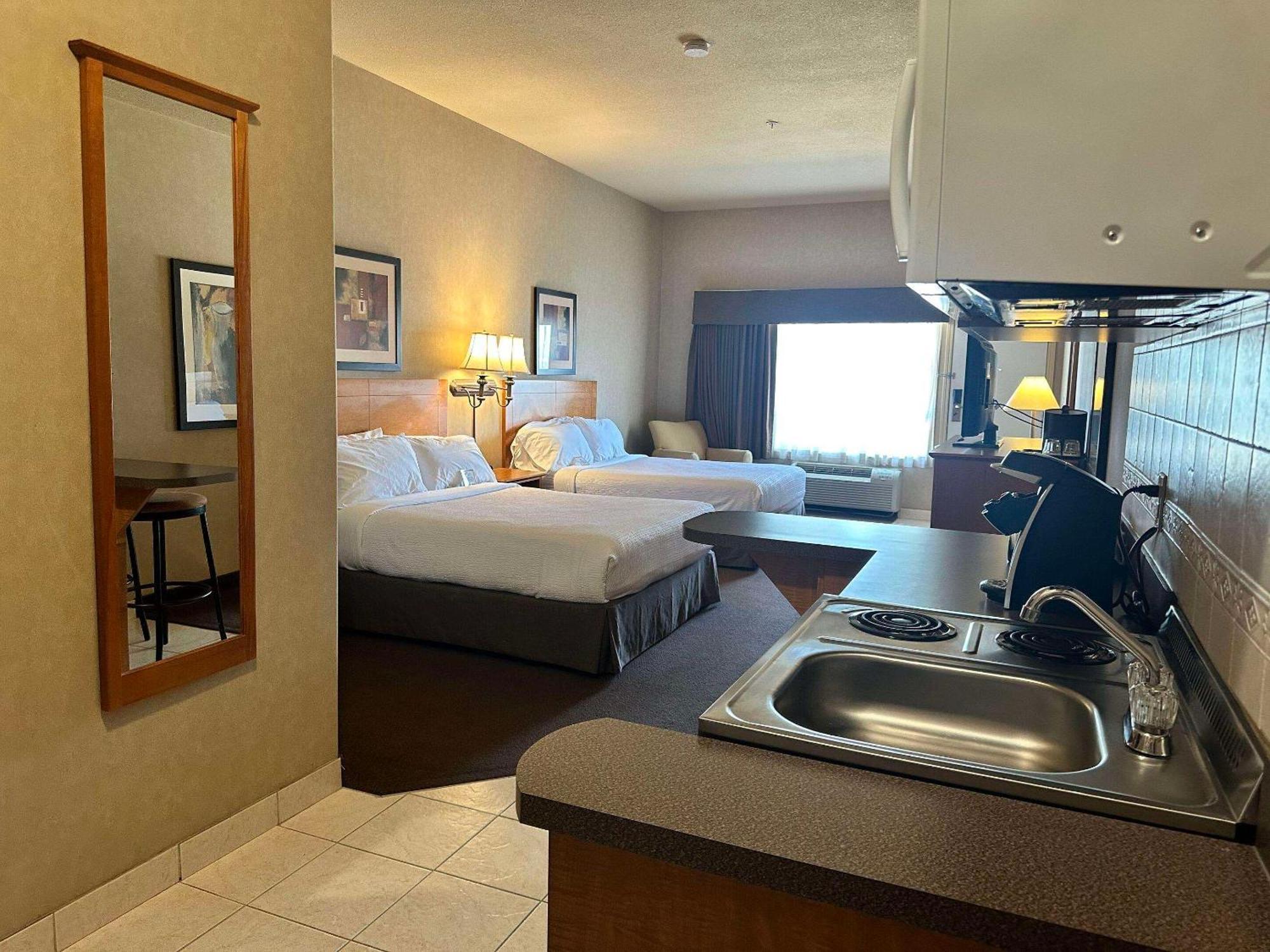 Clarion Pointe Hotel Rimbey Kültér fotó