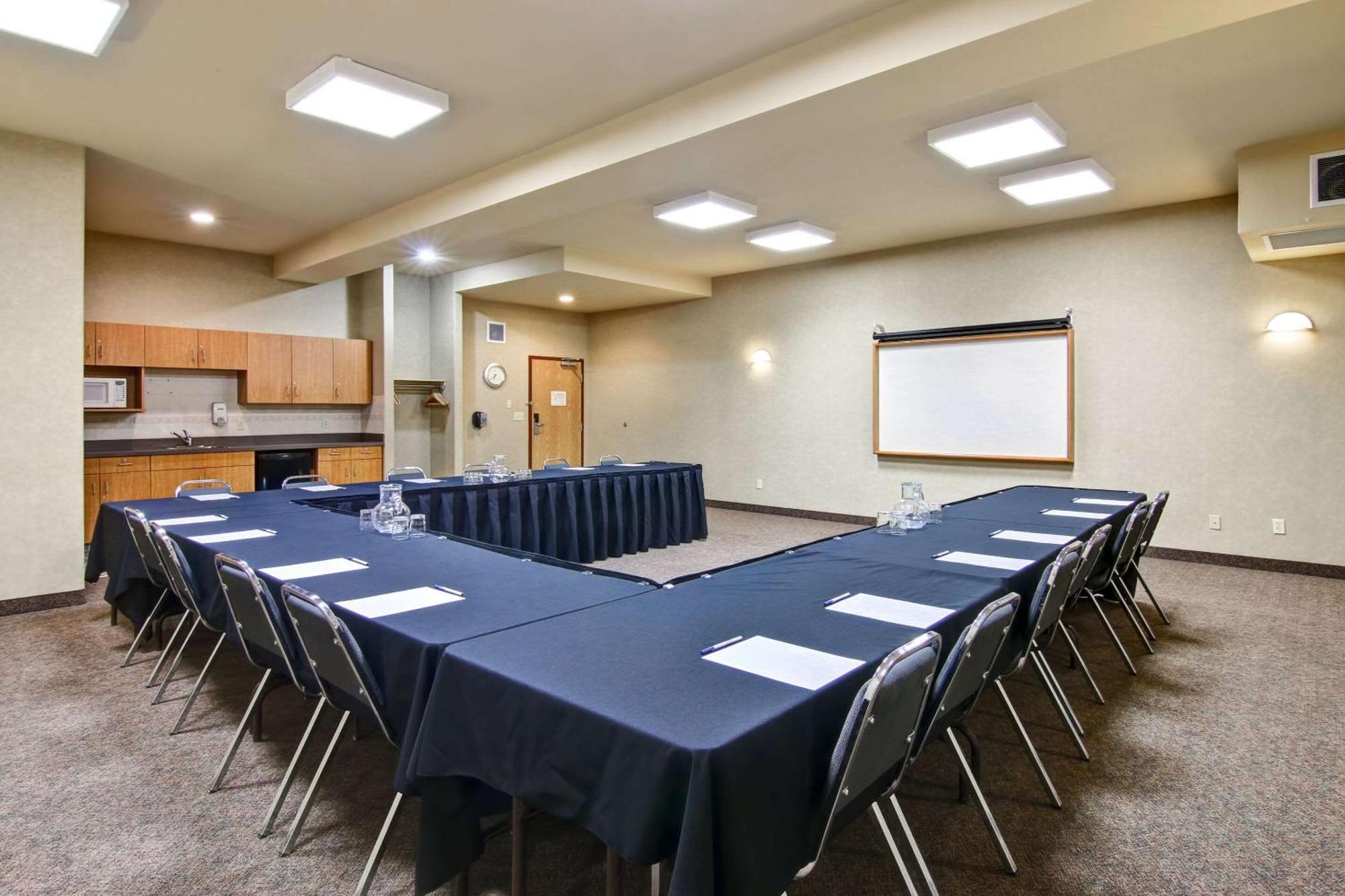Clarion Pointe Hotel Rimbey Kültér fotó