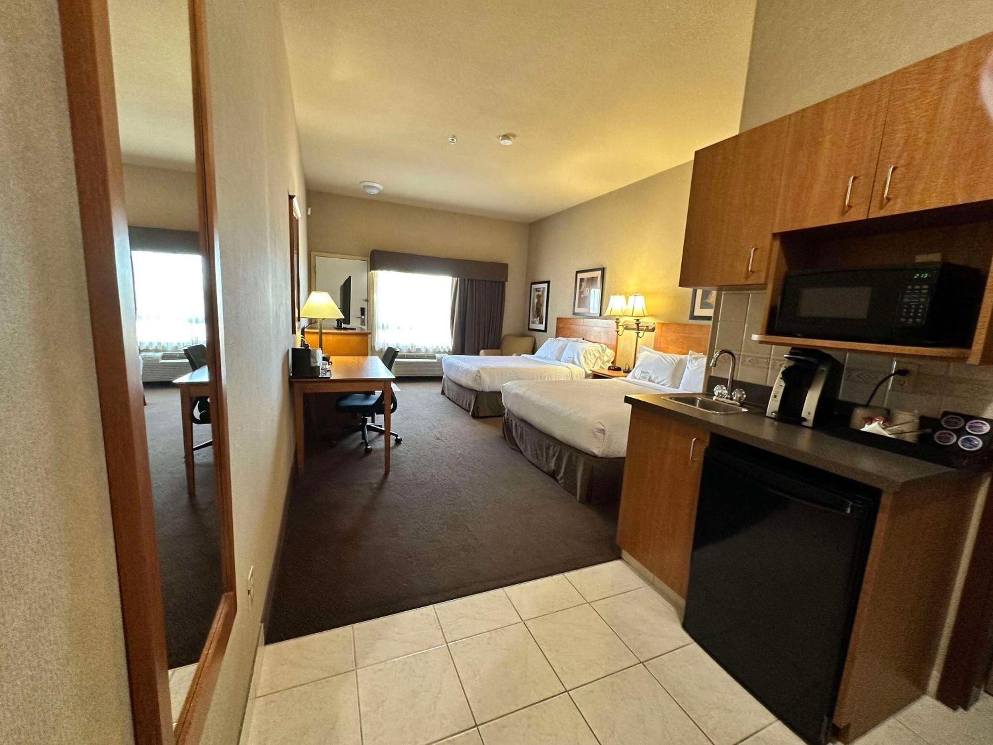 Clarion Pointe Hotel Rimbey Kültér fotó
