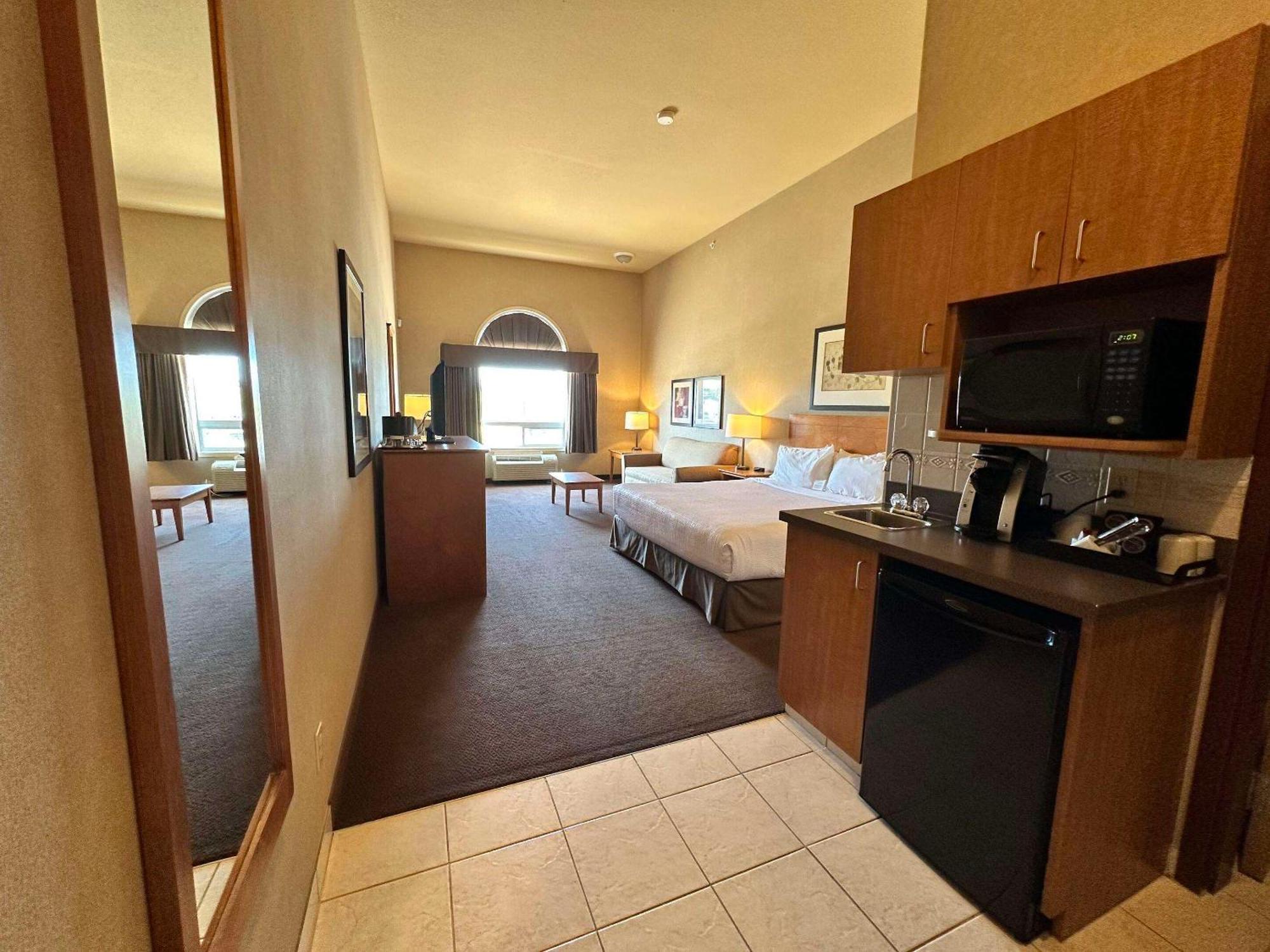 Clarion Pointe Hotel Rimbey Kültér fotó