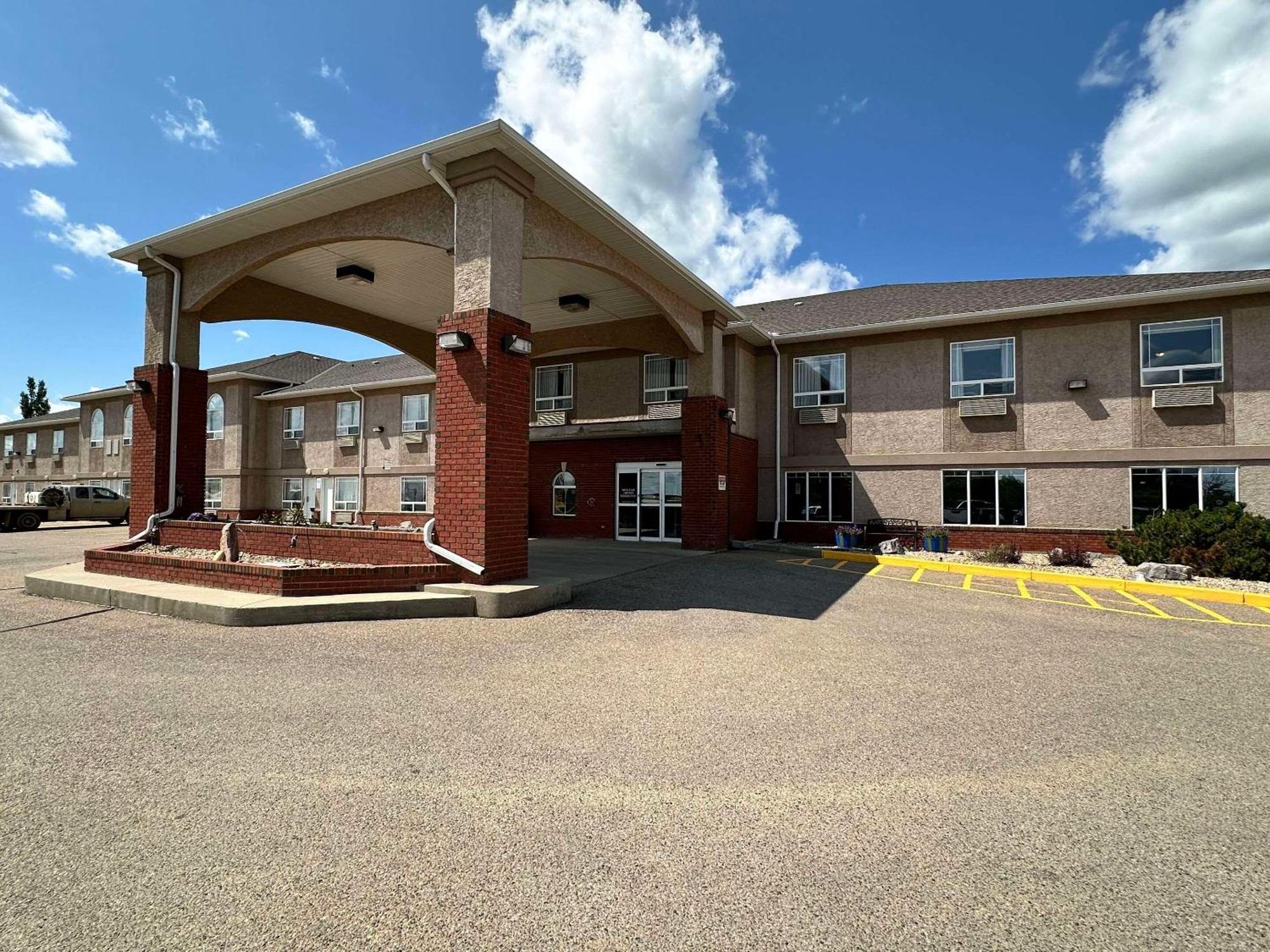 Clarion Pointe Hotel Rimbey Kültér fotó